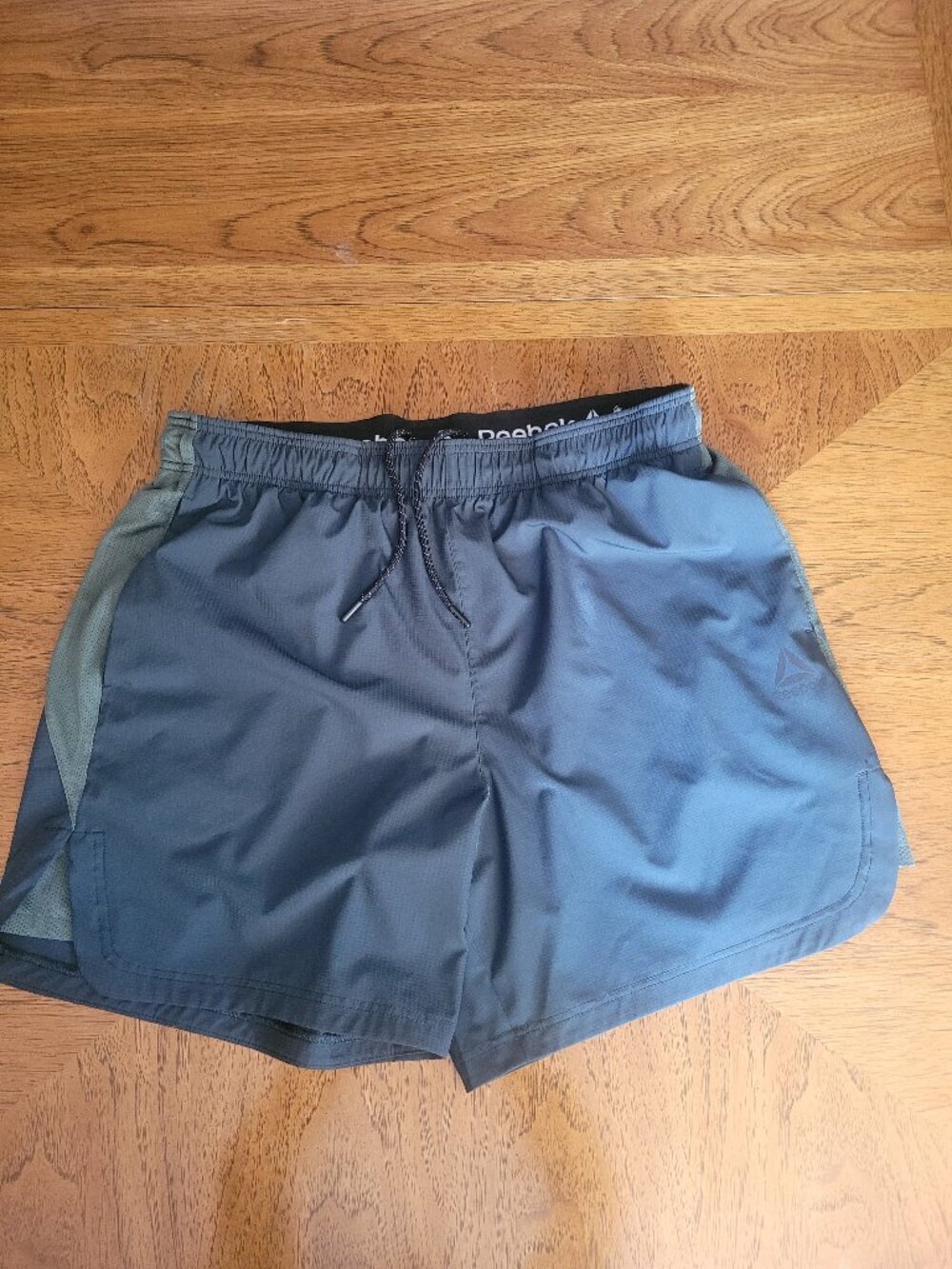 Reebok 2 Tone Green Shorts Size XL